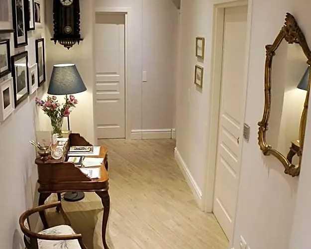 Roman Suite Guest House Bed & Breakfast 4*