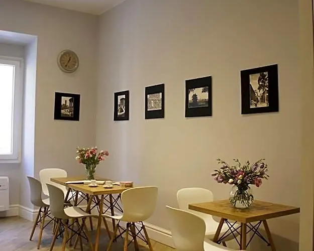Roman Suite Guest House Bed & Breakfast 4*