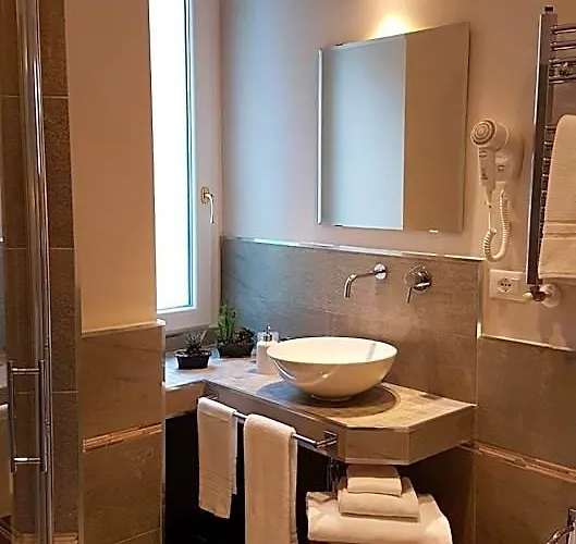 Roman Suite Guest House Bed & Breakfast