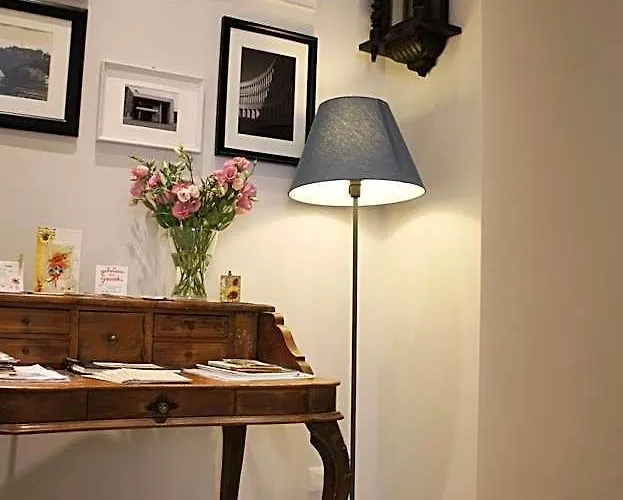 Roman Suite Guest House Bed & Breakfast 4*